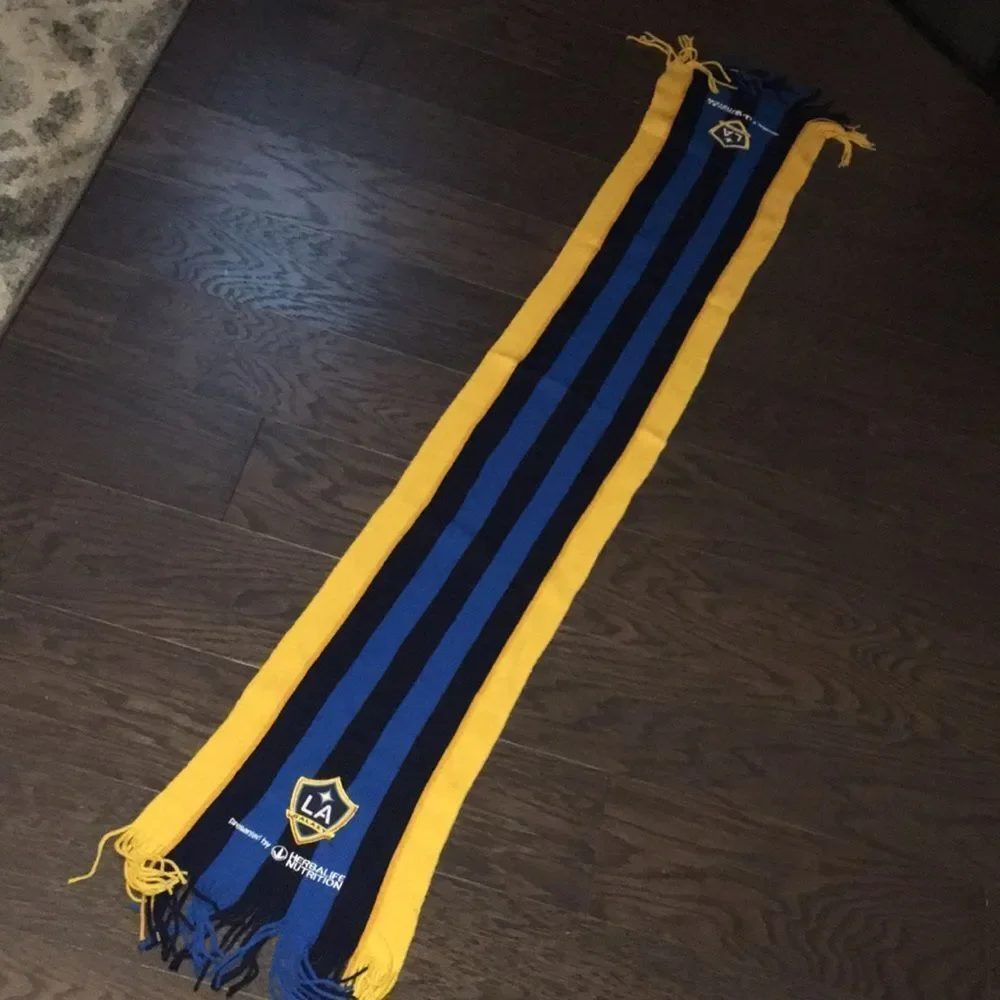 One side LA Galaxy Soccer Team ⚽️ Herbalife Nutrition winter scarf